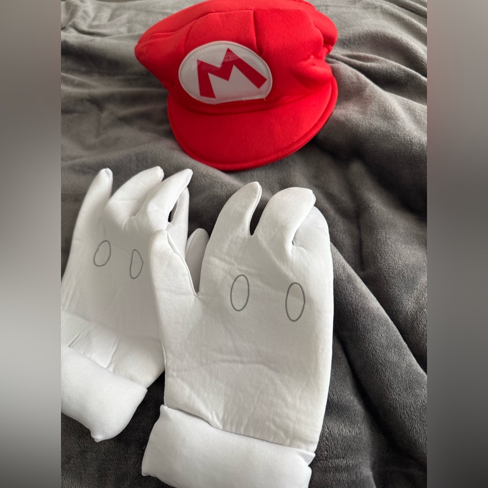 Super Mario hat with gloves (adult)